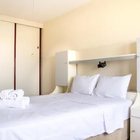 Flat W Balcony 10 Min To Karsiyaka Coast In شقة
